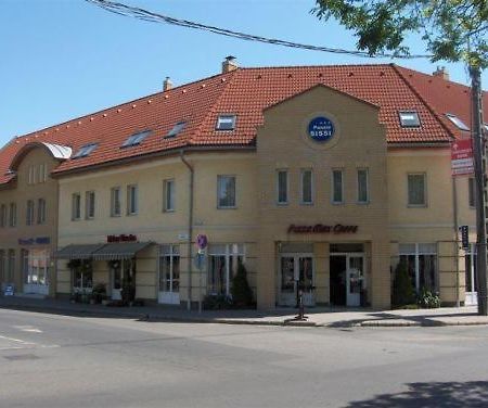 Panzio Sissi Hotel Gödöllő Екстериор снимка